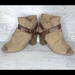 So Women 10 NIB Goals Zip Peep Toe Heel Ankle Boot